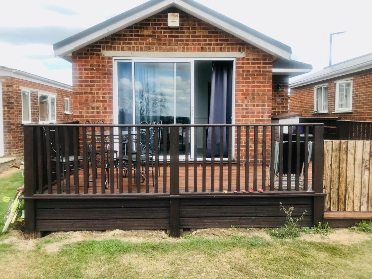 Leysdown-On-Sea Saddlebrook Holiday Park 3 Bedroom Brick Built Chalet Bungalow ภายนอก รูปภาพ