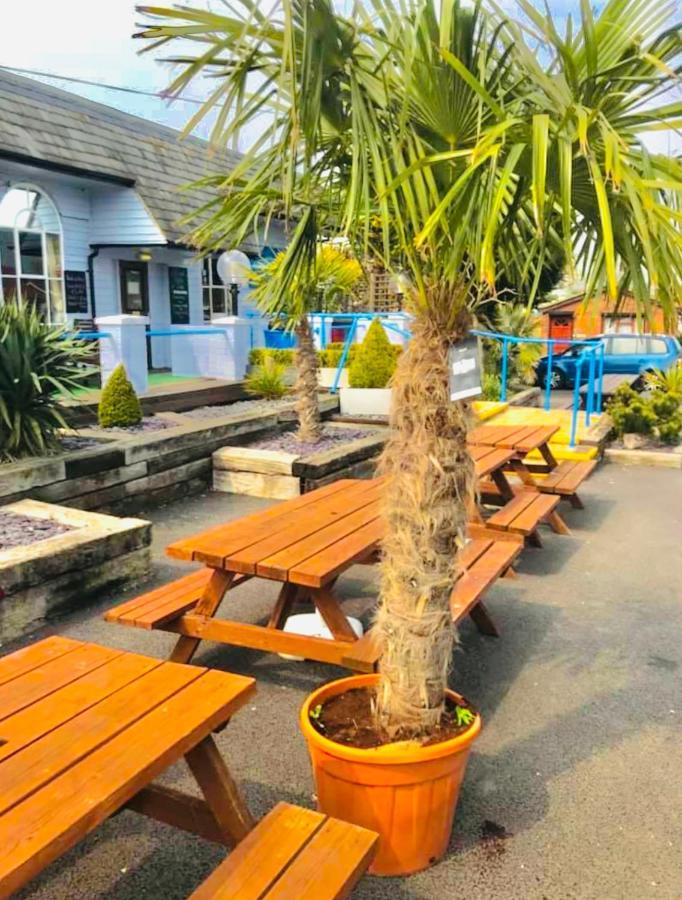 Leysdown-On-Sea Saddlebrook Holiday Park 3 Bedroom Brick Built Chalet Bungalow ภายนอก รูปภาพ