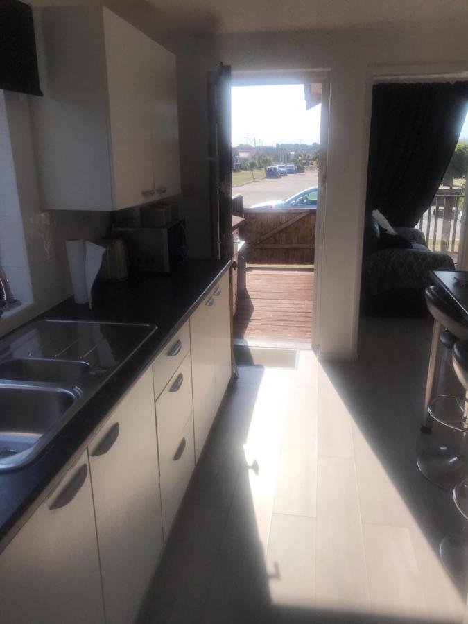 Leysdown-On-Sea Saddlebrook Holiday Park 3 Bedroom Brick Built Chalet Bungalow ภายนอก รูปภาพ